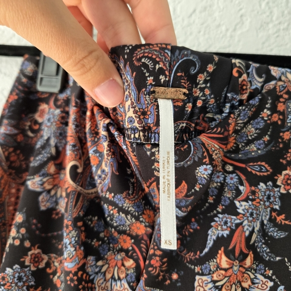 Free People XS Kitty Flare Pants Paisley Print Pull on - Picture 4 of 5